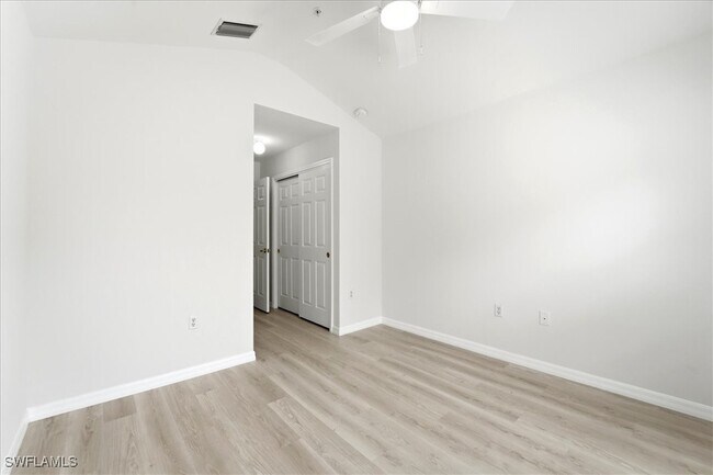 Building Photo - 1059 Albany Ct