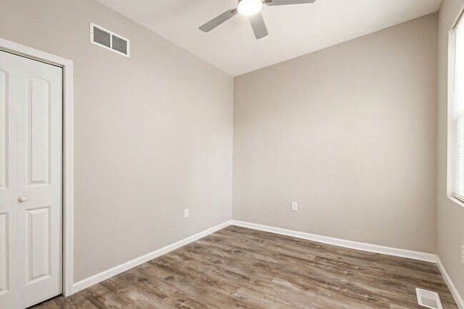 Building Photo - MOVE-IN SPECIAL: $500 OFF DEPOSIT! Stunnin...