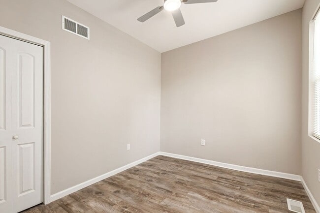 Building Photo - Stunning Renovation on the Near East Side!