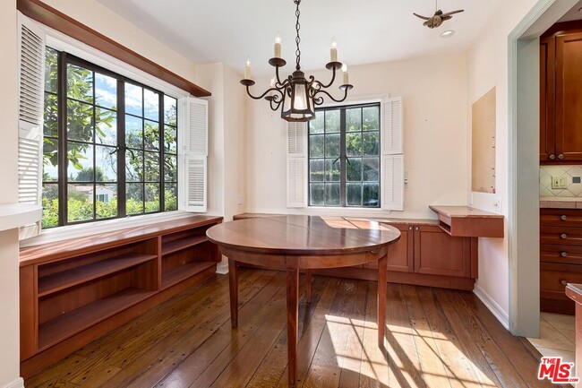 Building Photo - 201 Tavistock Ave