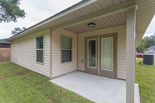 Building Photo - 5664 Peach Dr