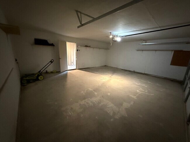 Building Photo - 1221 Holt Ave