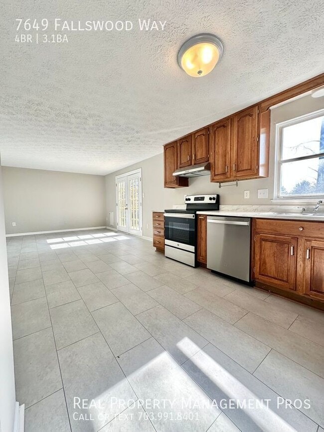 Building Photo - 7649 Fallswood Way