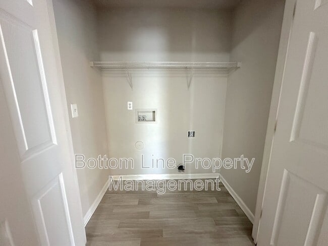 Building Photo - 424 Winding Canyon Dr