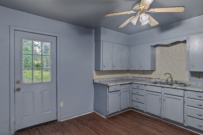 Building Photo - 1206 Olwen Dr
