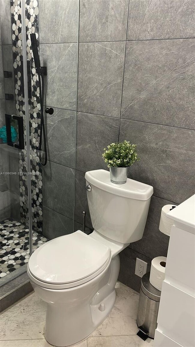 Building Photo - 3406 NE 168th St