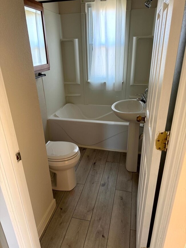 Building Photo - 3 bedroom Kenosha cape cod