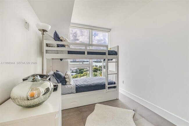 Building Photo - 10275 Collins Ave