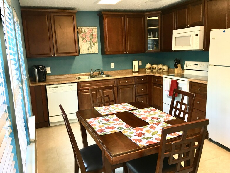 Building Photo - 9030 Mountain Field Dr