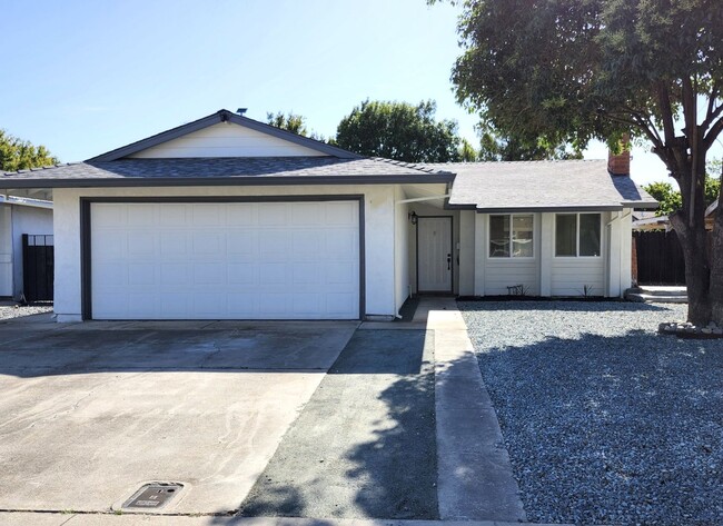 Primary Photo - 3/2- Newly Renovated & Energy Efficient in...