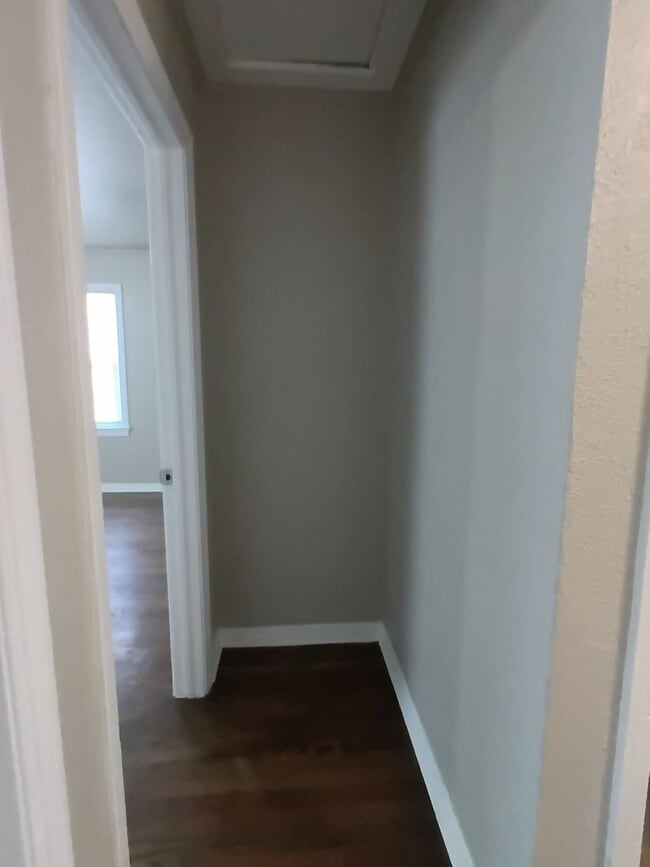 Building Photo - Lots of Space!