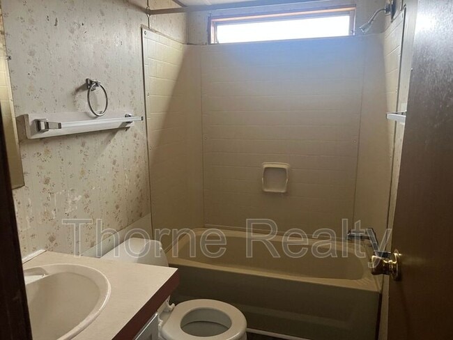 Building Photo - 92 Matt's Ln