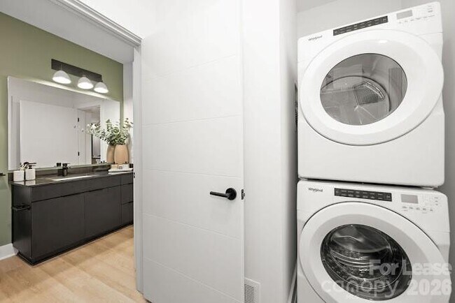 Building Photo - 536 W Tremont Ave