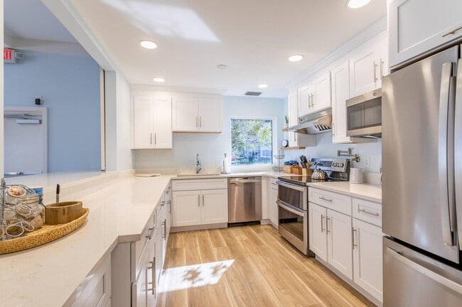 Building Photo - 920 Dogwood Dr