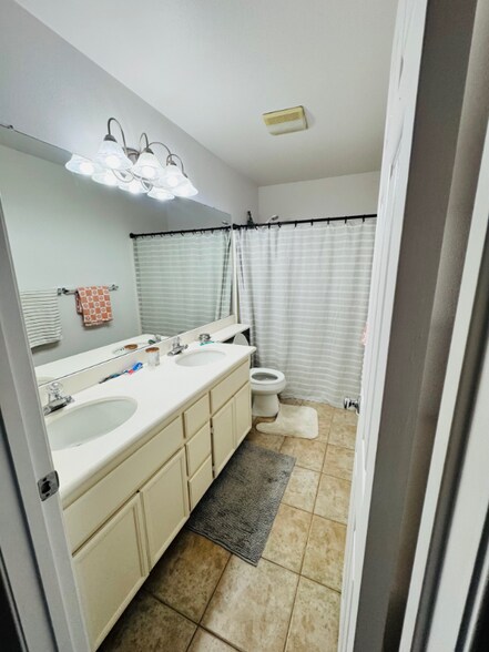 Building Photo - 922 Camino Del Sol