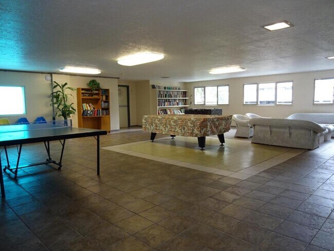 Building Photo - 2211 Ala Wai Blvd