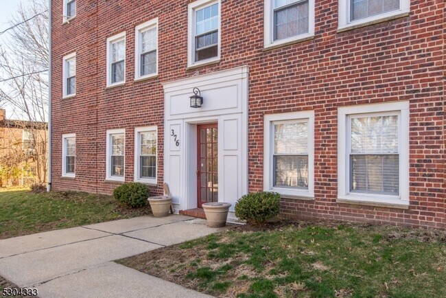 Building Photo - 376 Claremont Ave