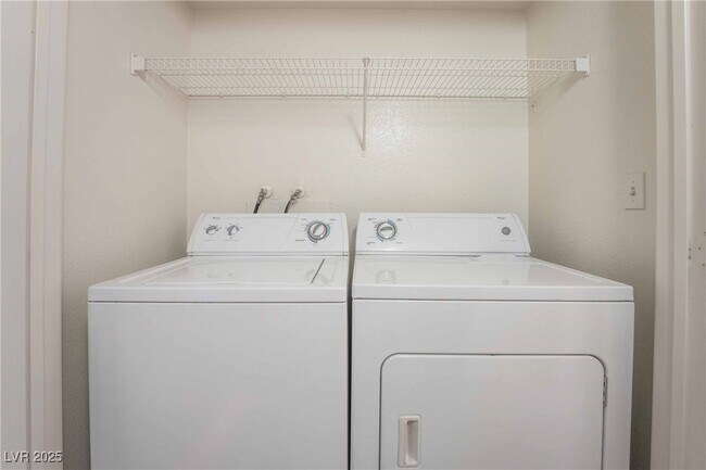 Building Photo - 6955 N Durango Dr
