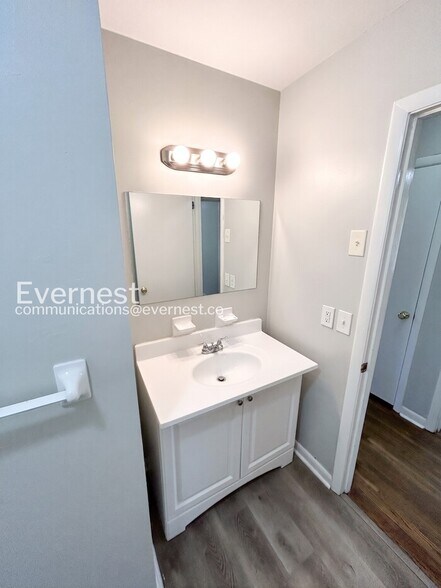 Building Photo - 316 Bonnavue Dr