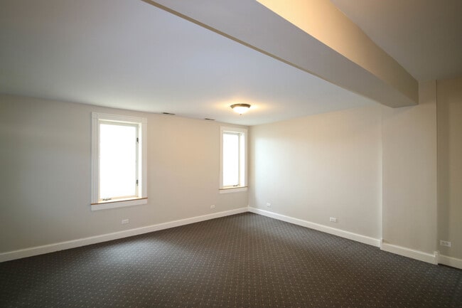 Building Photo - 648 W Parkside Dr