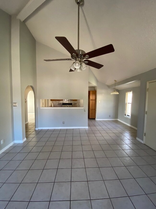 Building Photo - West El Paso, Scenic Heights. 3 bedrooms, ...