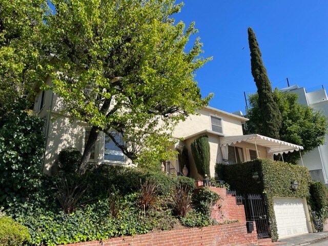 Building Photo - 8967 St Ives Dr