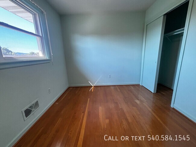Building Photo - 1511 Narcissus St
