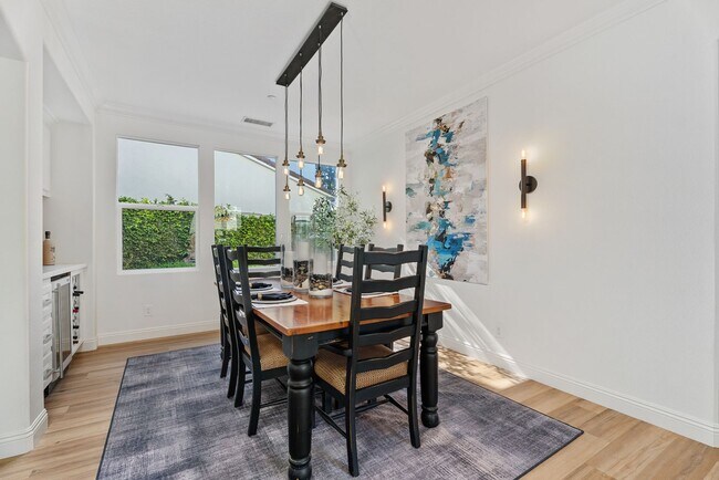 Building Photo - Luxury Living in San Clemente – 5 Bed, 3.5...