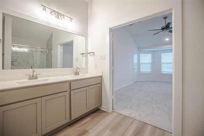 Building Photo - 5810 Sunkissed Dr