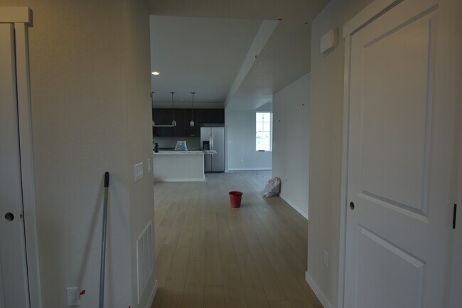 Building Photo - 10220 Spry St