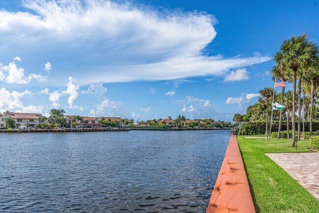 Building Photo - 899 Jeffery St