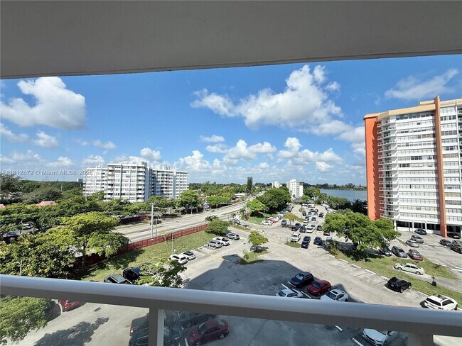 Building Photo - 1351 NE Miami Gardens Dr