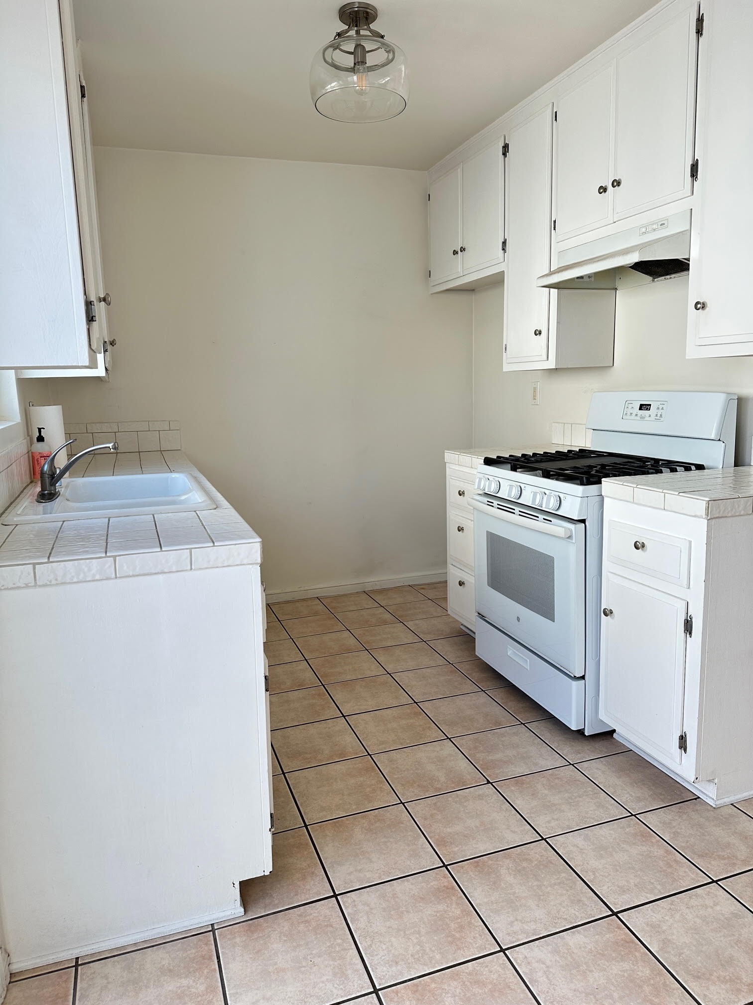 Building Photo - 1909 Bataan Rd