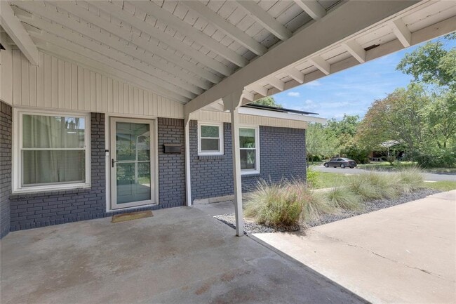 Building Photo - 2102 Bristol Dr