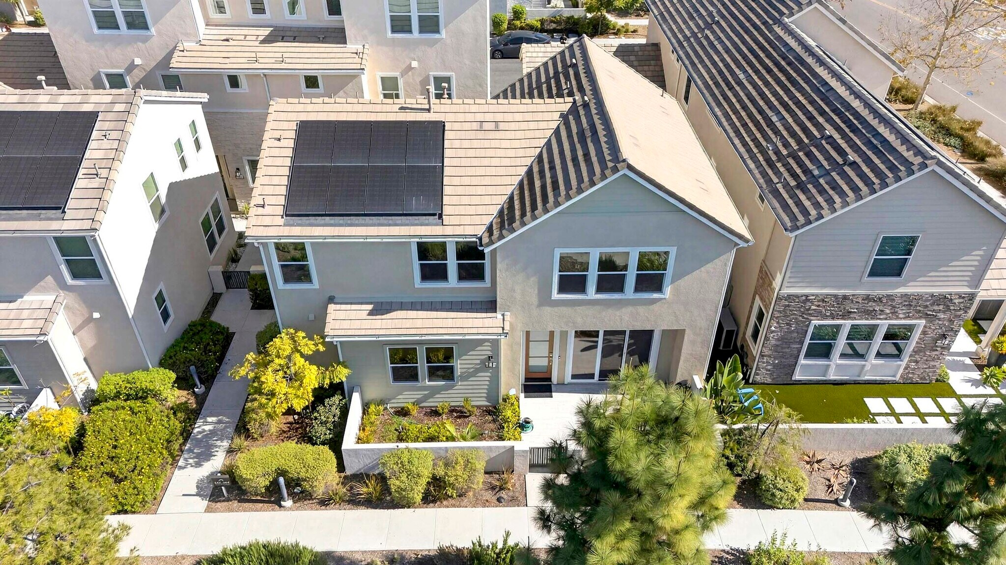 Building Photo - 346 Chorus