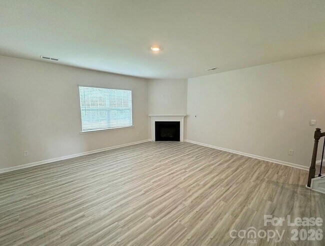 Building Photo - 1830 Vanderlyn St