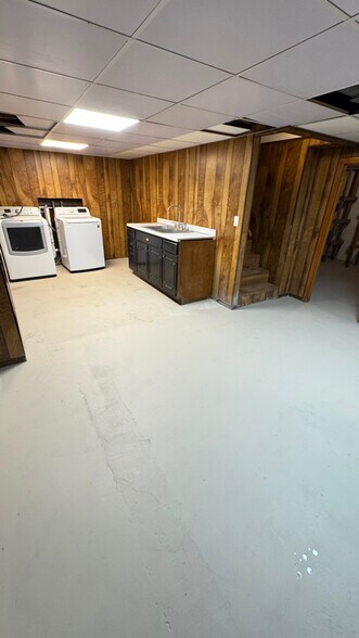 Building Photo - 412 Western Cir