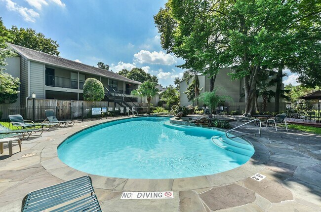 Building Photo - 1100 Augusta Dr