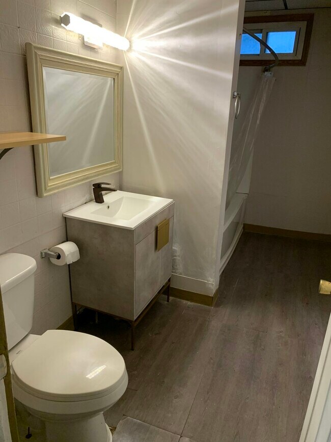 Building Photo - 461 Rich St