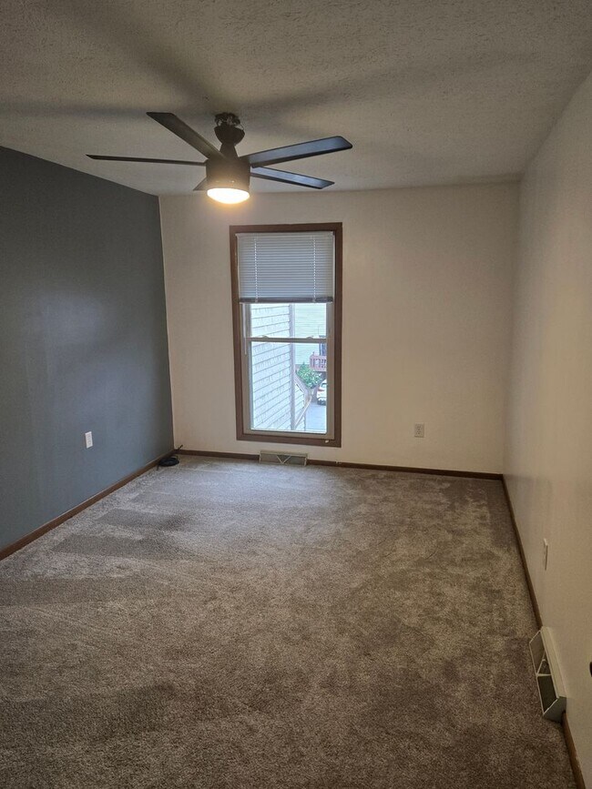 Building Photo - Monroeville Townhome for rent