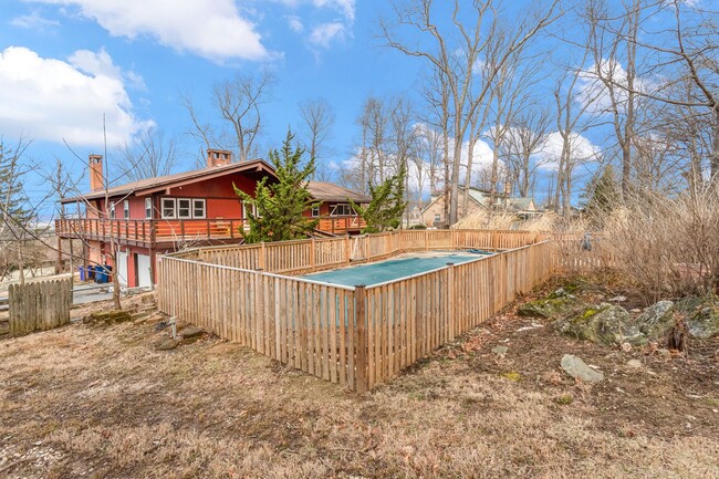 Building Photo - Mid-Century Lodge Home in Frederick with 6...