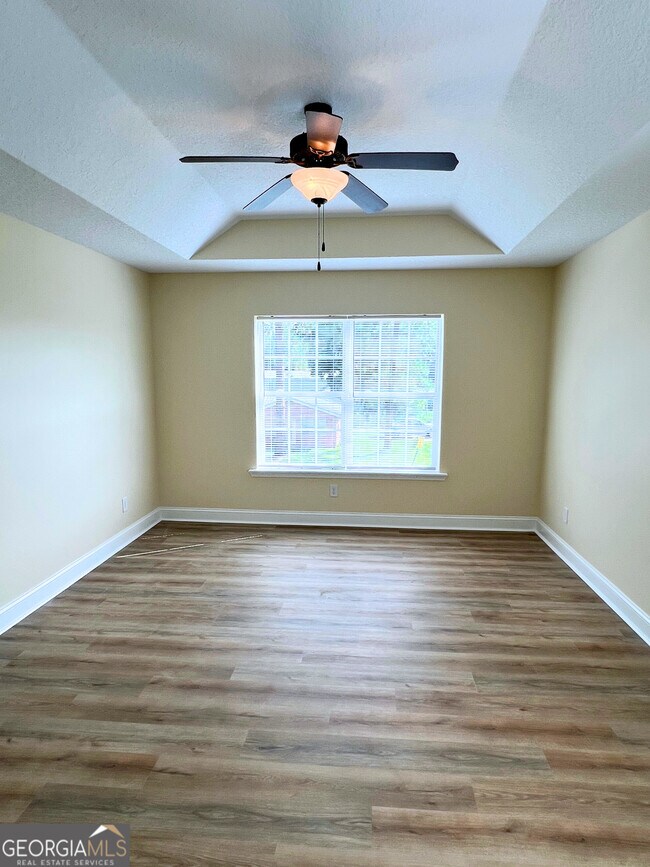 Building Photo - 822 Davis Ave