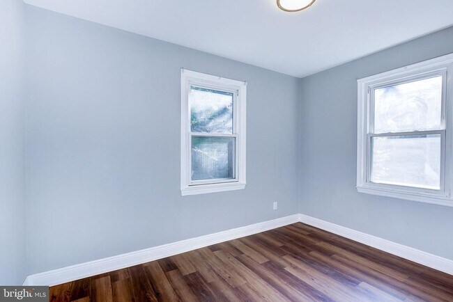Building Photo - 3205 Henderson Ave