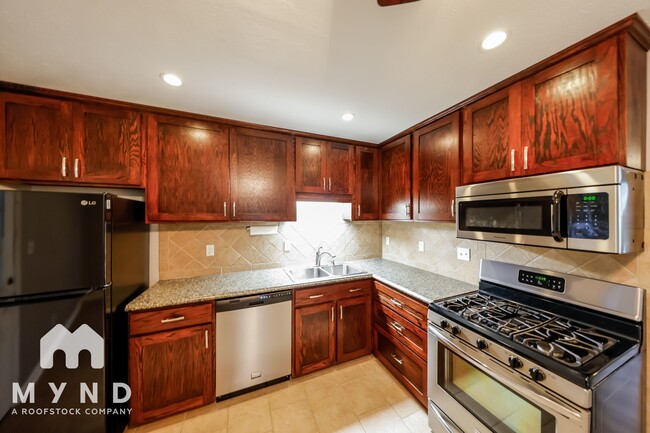 Building Photo - 5827 Dewey Heights Rd