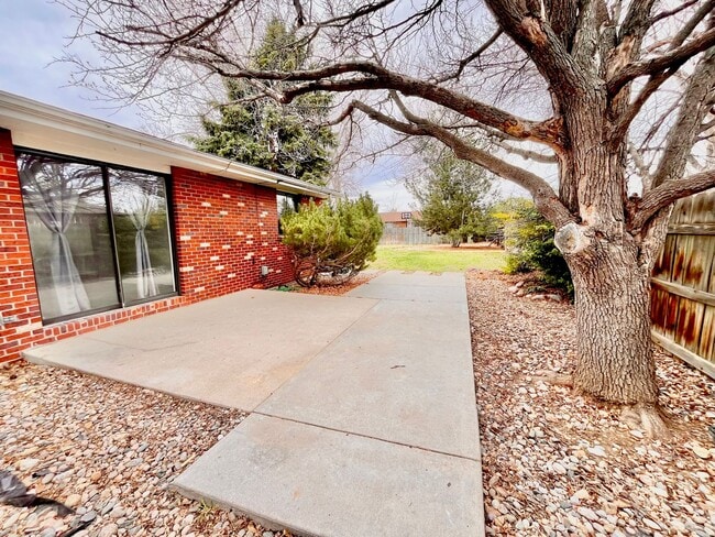 Building Photo - 2217 Bismarck Ct