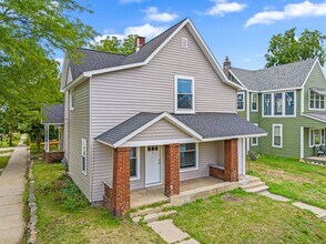 Building Photo - 748 Fairview Ave NE