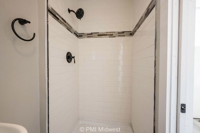 Building Photo - 1 Bedroom 1 bath