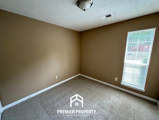 Building Photo - Charming 3BR/2BA Near Germantown | Fireplace & Bay Window Dining