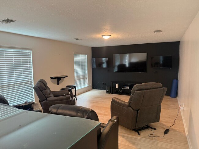 Building Photo - Beautiful 4-Bedroom Spring Home with Updated Primary Bath & Covered Patio