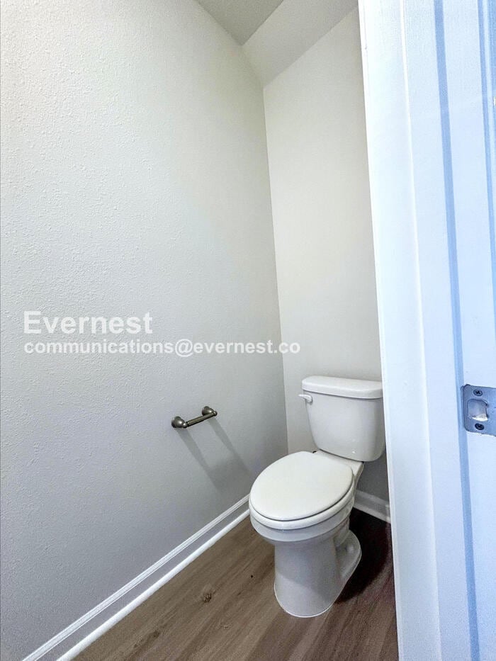 Building Photo - 2140 Willow Gln Dr